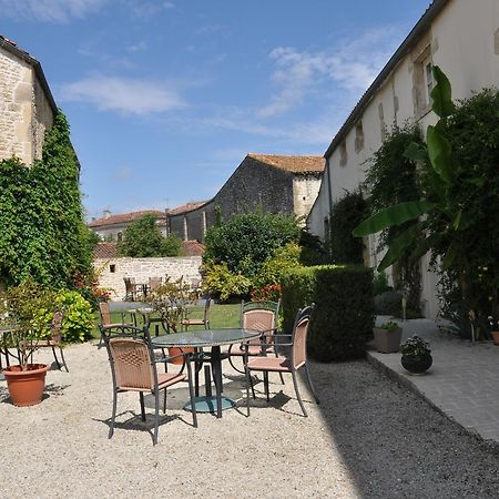 Hôtel du Donjon Aulnay (Charente-Maritime) Exterior foto