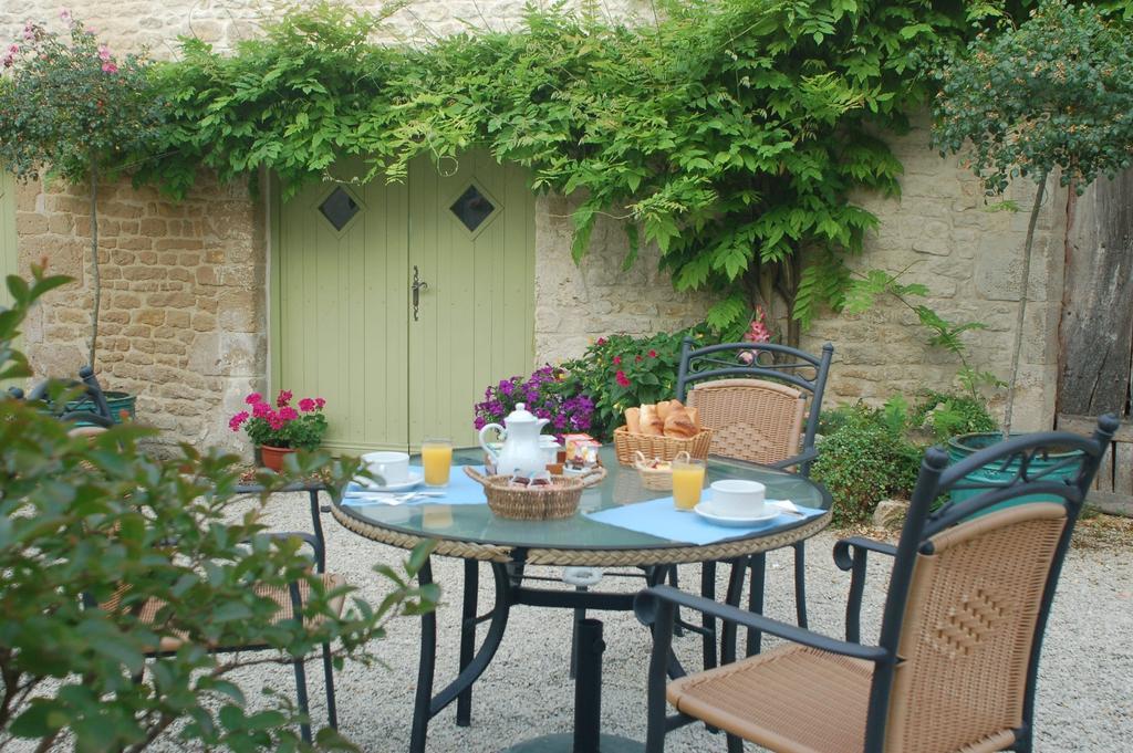 Hôtel du Donjon Aulnay (Charente-Maritime) Exterior foto