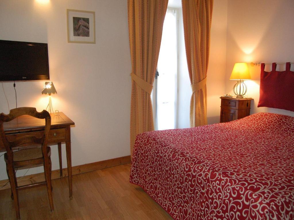 Hôtel du Donjon Aulnay (Charente-Maritime) Quarto foto