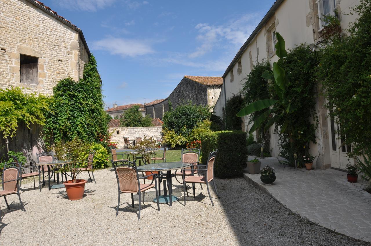 Hôtel du Donjon Aulnay (Charente-Maritime) Exterior foto