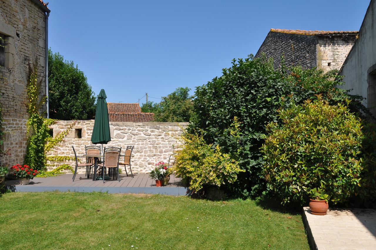 Hôtel du Donjon Aulnay (Charente-Maritime) Exterior foto
