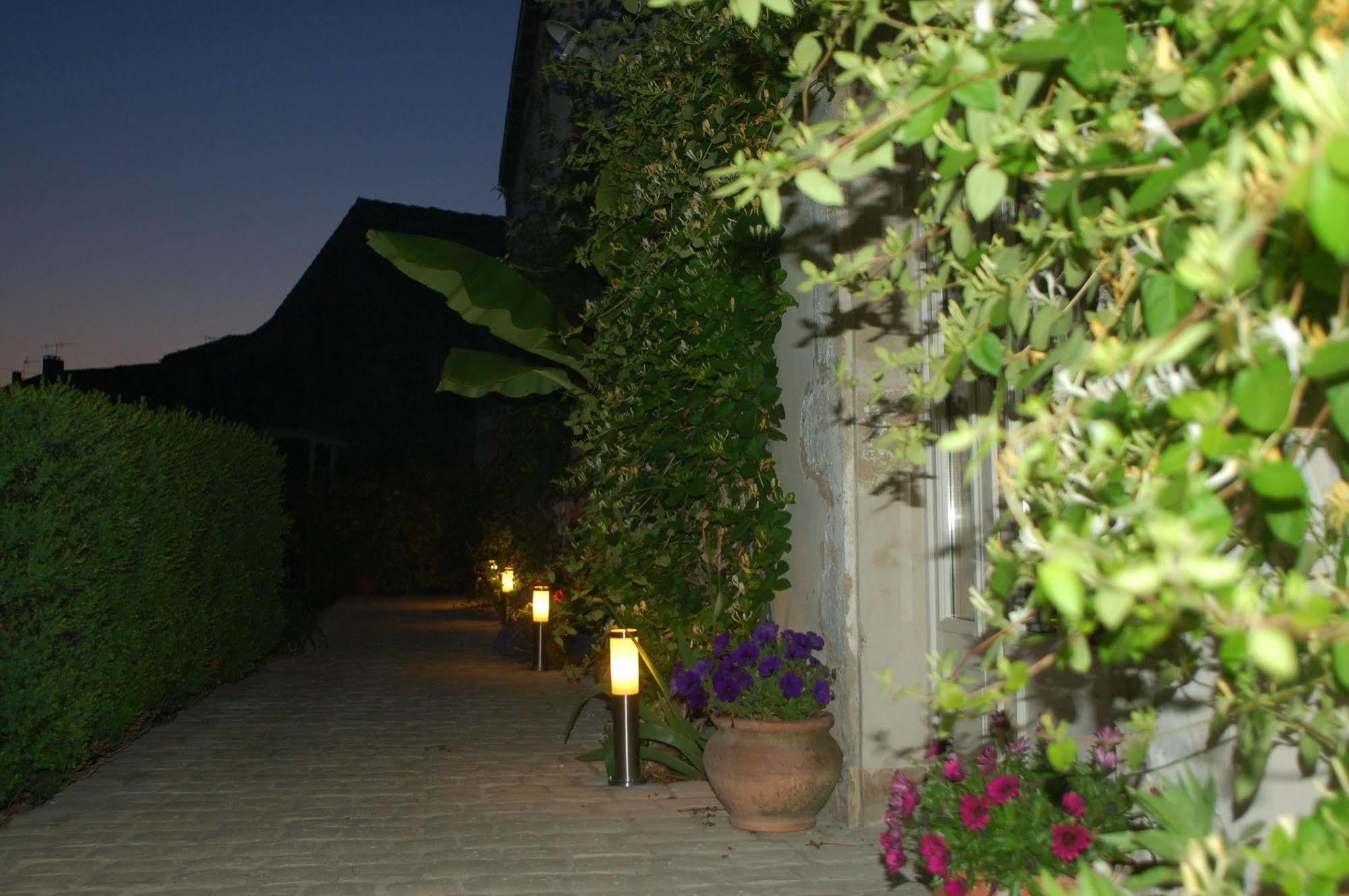 Hôtel du Donjon Aulnay (Charente-Maritime) Exterior foto